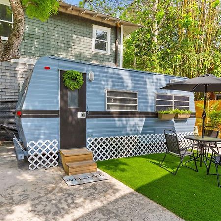 Four Different Options At One Great Location-- 1 - Spacious 3 Bed 2 Bath House Or 2- 2Nd Floor 2 Bed 1 Bath Guesthouse Or 3- 1St Floor Studio Or 3- A Tiny Home Rv Tampa Bagian luar foto
