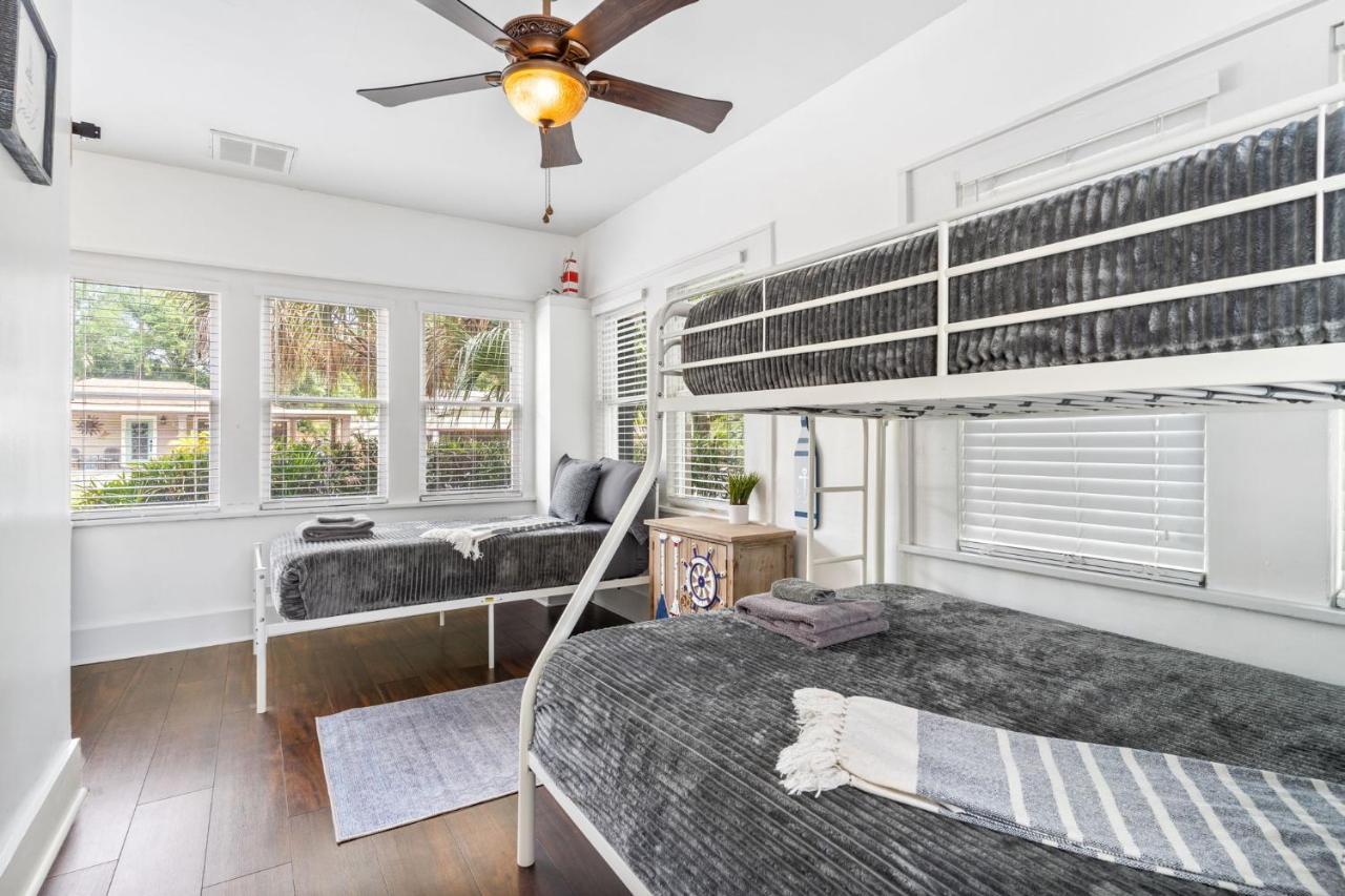 Four Different Options At One Great Location-- 1 - Spacious 3 Bed 2 Bath House Or 2- 2Nd Floor 2 Bed 1 Bath Guesthouse Or 3- 1St Floor Studio Or 3- A Tiny Home Rv Tampa Bagian luar foto