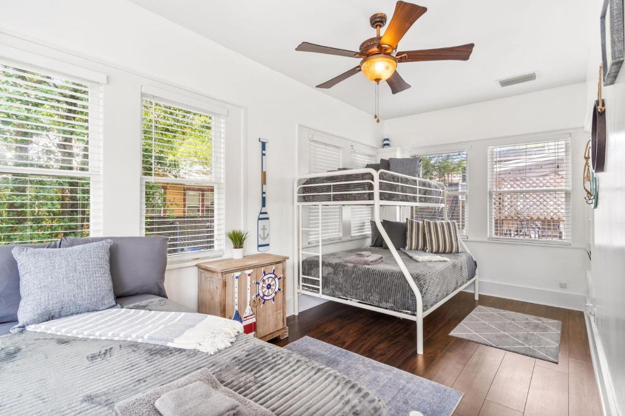 Four Different Options At One Great Location-- 1 - Spacious 3 Bed 2 Bath House Or 2- 2Nd Floor 2 Bed 1 Bath Guesthouse Or 3- 1St Floor Studio Or 3- A Tiny Home Rv Tampa Bagian luar foto