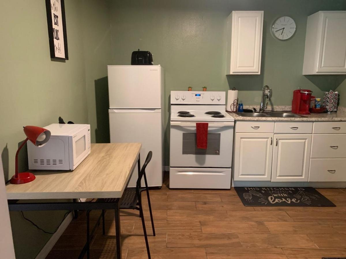 Four Different Options At One Great Location-- 1 - Spacious 3 Bed 2 Bath House Or 2- 2Nd Floor 2 Bed 1 Bath Guesthouse Or 3- 1St Floor Studio Or 3- A Tiny Home Rv Tampa Bagian luar foto