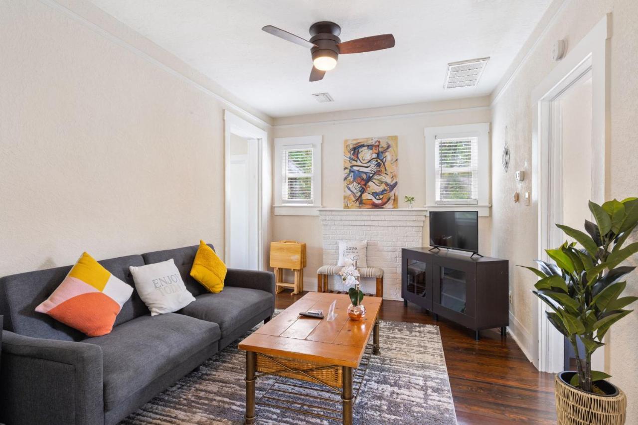 Four Different Options At One Great Location-- 1 - Spacious 3 Bed 2 Bath House Or 2- 2Nd Floor 2 Bed 1 Bath Guesthouse Or 3- 1St Floor Studio Or 3- A Tiny Home Rv Tampa Bagian luar foto